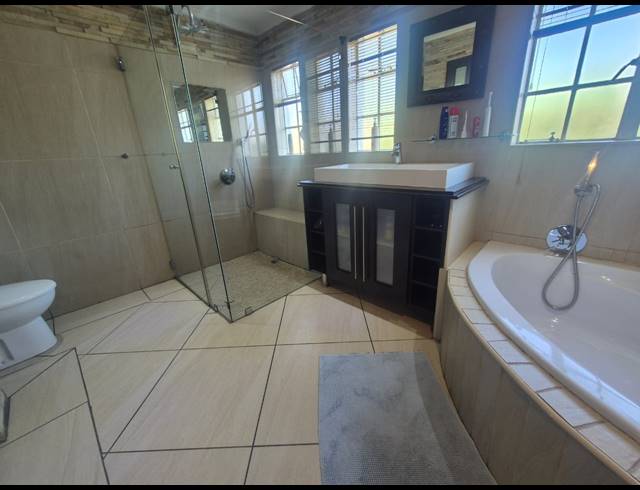 3 BEDROOM TOWNHOUSE FOR SALE IN VANDERBIJLPARK SW 5
